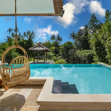 Luxury Villa In City Center W/ Natural Pool La Bohemia Residence Villas