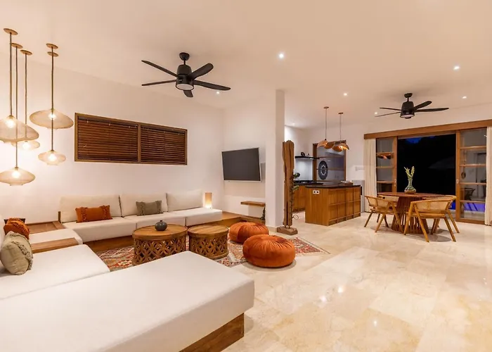 Luxury In Center W/ Natural Pool La Bohemia
