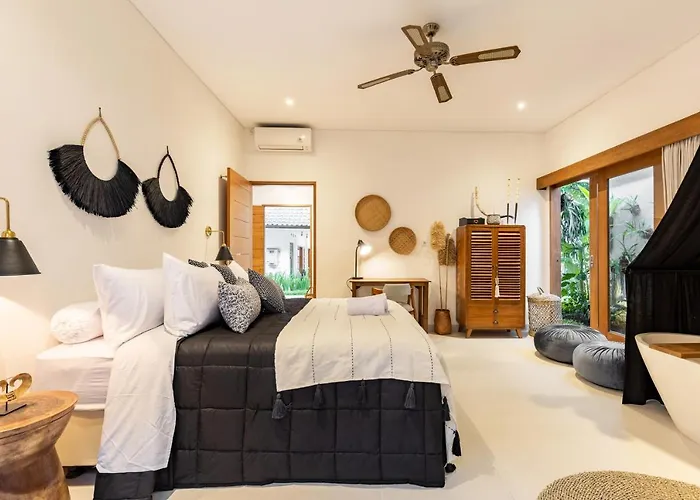 Luxury In Center W/ Natural Pool La Bohemia Villa