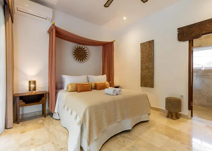 Luxury In Center W/ Natural Pool La Bohemia Villa *