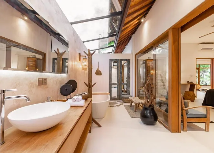 Luxury In Center W/ Natural Pool La Bohemia Villa *