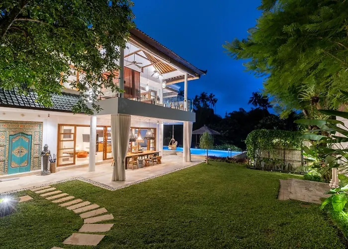 Luxury In Center W/ Natural Pool La Bohemia