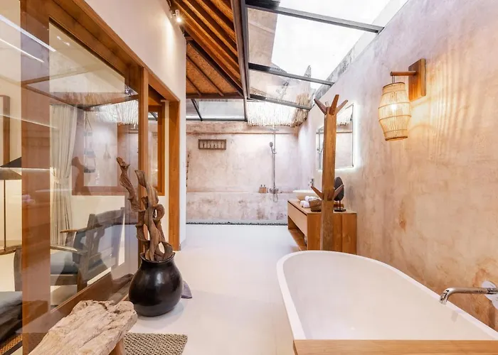 Luxury In Center W/ Natural Pool La Bohemia Villa
